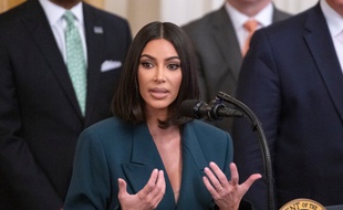 La femme d'affaires Kim Kardashian à la Maison Blanche en 2019