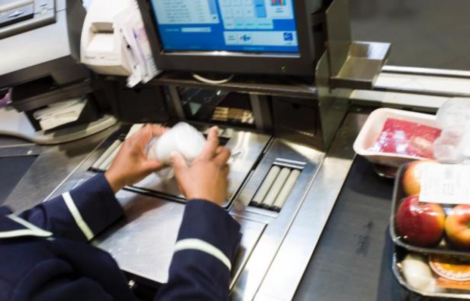 960x614_caissiere-supermarche-region-par