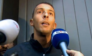 Capture d'écran de Mohamed Abdeslam, le frère de Saleh Abdeslam, interrogé par la télévision belge RTL dans le quartier de Molenbeek le 16 novembre 2015