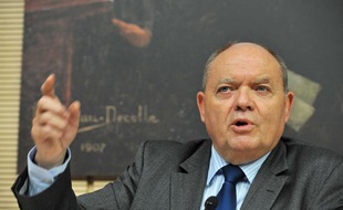 Conférence de presse du député PS René Dosière sur les dépenses de l'Elysée, le 16 juin 2009 à Paris