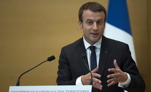 Emmanuel Macron devant la Conférence nationale des territoires réunie au Sénat.