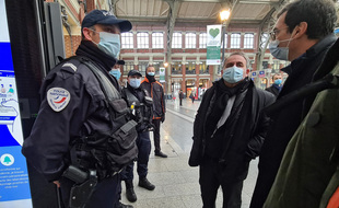 Xavier Bertrand et Jean-Pierre Farandou, président de la SNCF, à Lille.