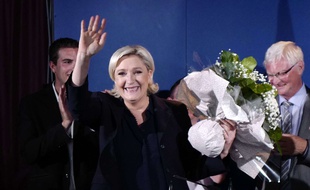 La présidente du FN Marine Le Pen, élue du Pas-de-Calais à l'issue du second tour des élections législatives, le 18 juin 2017 à Hénin-Beaumont.