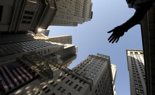La Bourse de New York était en baisse mercredi à la mi-journée, faisant preuve de nervosité à l'approche de la conclusion d'une réunion très attendue de la Réserve fédérale américaine, au lendemain d'élections sans surprise: le Dow Jones perdait 0,14% et le Nasdaq 0,35%.