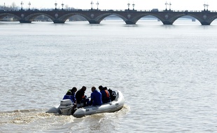 Les pompiers bordelais sont intervenus sur la Garonne pour secourir une femme.