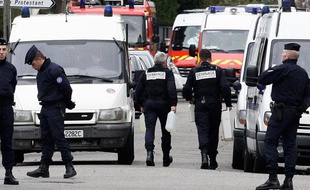 La police encercle le domicile du suspect des tuerie de Toulouse et Montauban sont évacués. A Toulouse, le 21 mars 2012.