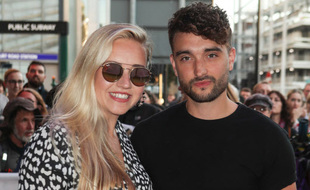 Tom Parker et sa compagne Kelsey Hardwick, à Londres, en septembre 2019.