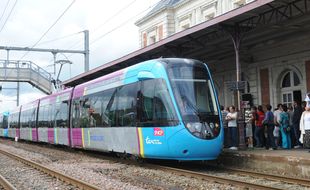 Un train TER à la gare de Clisson.