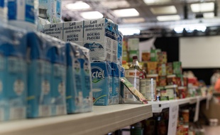 Illustration d'une collecte de produits alimentaires lors de la crise sanitaire du coronavirus.