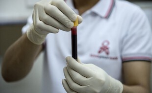 Un dépistage du VIH, à Manille aux Philippines, le 8 décembre 2016.