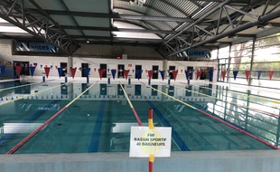 En raison du coronavirus, l'accès aux bassins est encadré (ici à la piscine Jules-Verne).