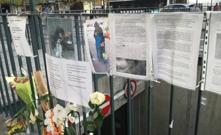 Des fleurs, des messages et des bougies ont été laissées à Rennes, en hommage à Cyril, un SDF retrouvé mort lundi 7 octobre 2019.