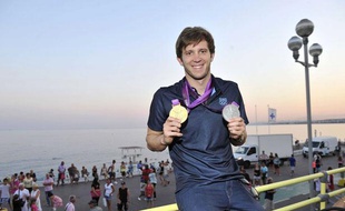 Clément Lefert de retour à Nice avec ses médailles olympiques, le 10 août 2012.