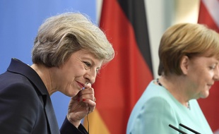 La Première ministre Theresa May, lors de sa première visite en Allemagne.