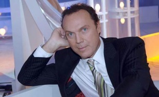 Julien Lepers sur le plateau de son émission Questions pour un Champion.