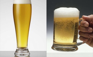 Un verre de bière évasé et une chope.