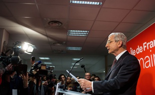 Discours de Claude Bartolone. Ambiance au siege de campagne de Claude Bartolone, candidat du Parti Socialiste (PS) aux elections regionales en Ile-de-France (IDF), a l'annonce des resultats des elections regionales en France et de la defaite en IDF du President de l'Assemblee Nationale face a son adversaire de "Les Republicains" (LR), Valerie Pecresse./REVELLI-BEAUMONT_NRB34/Credit:Revelli-Beaumont/SIPA/1512140541