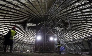 EDF a confirmé jeudi que le réacteur de 3e génération EPR en construction à Flamanville (Manche) entrerait en service en 2016 et assuré que le budget serait désormais tenu, après l'annonce en décembre d'un surcoût de 2 milliards d'euros, portant la facture à 8,5 milliards.