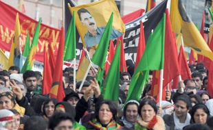 Manifestation à Strabourg de membres de la communauté kurde réclamant la libération du fondateur du PKK, Abdullah Öcalan, le 12 février 2011.