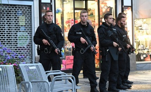 Des policiers près du lieu d'une fusillade à Munich, le 22 juillet 2016