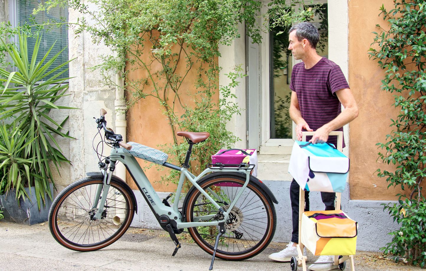 Pliable pratique et ecolo il reinvente le cabas a roulettes de mamie