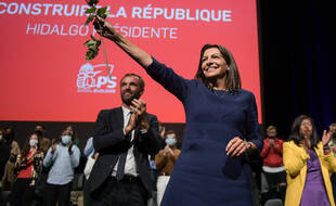 Le Parti socialiste a validé samedi 23 octobre 2021 au Grand Palais de Lille, l'investiture d'Anne Hidalgo, Maire de Paris, pour les élections présidentielles 2022, lors d un meeting présenté comme le véritable lancement de la campagne électorale de la candidate.