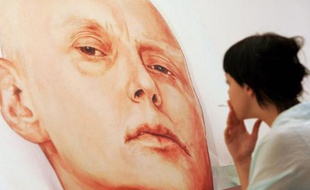 Un portrait d'Alexander Litvinenko exposé le 23 mai 2013 dans une galerie à Moscou