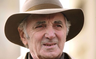 Le chanteur Charles Aznavour.