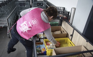 Une collecte devant un supermarché pour les Restos du Cœur, en mars 2019.