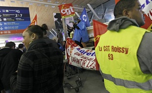 La situation était normale vendredi matin aux terminaux 2E et 2F de l'aéroport de Roissy-Charles-de-Gaulle pour le huitième jour de grève des agents de sûreté aéroportuaire, a constaté une journaliste de l'AFP.