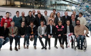 L'équipe des journalistes et consultants de France Télévisions qui a couvert les JO de Sotchi, le 17 décembre 2013 à Paris