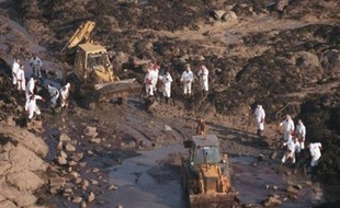 La cité balnéaire et portuaire du Croisic, touchée de plein fouet par la pollution de l'Erika en décembre 1999, a accueilli avec satisfaction mais sans illusion le jugement rendu mercredi à Paris, huit ans après le naufrage du navire affrété par Total.