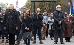 Près de 400 personnes se sont réunies à l'hôtel de ville de Nantes pour une minute de silence S.SALOM-GOMIS/