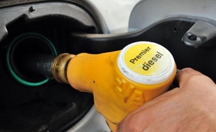 En faisant baisser les prix des carburants, le gouvernement a créé une "spirale dangereuse" qui met en péril près de 2.000 stations-service indépendantes, a affirmé un représentant du secteur dans un entretien au Bulletin de l'industrie pétrolière (BIP) publié jeudi.