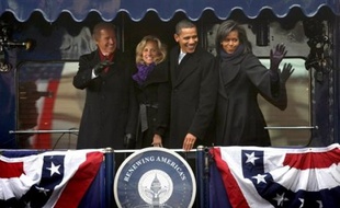 Barack Obama est arrivé samedi soir à la gare de Washington, au terme d'un voyage triomphal en train entre Philadelphie (est) et la capitale, où il sera investi mardi 44e président des Etats-Unis.