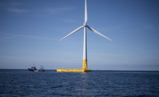 Illustration d'une éolienne offshore. Ici, au large du Croisic, en Bretagne.