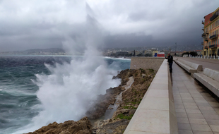 Le littoral niçois face à la tempête Alex ce vendredi.
