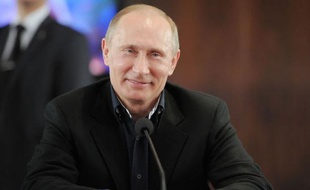 L'homme fort de la Russie, Vladimir Poutine a remporté la présidentielle de dimanche avec 63,9% des voix, selon les résultats portant sur la quasi-totalité des bureaux de vote.