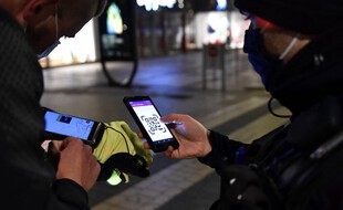 Depuis un an, les Français doivent remplir une attestation pour se déplacer lors des confinement ou après le couvre-feu
