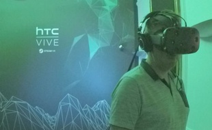 Une pièce de quelques mètres carrés, des capteurs, un casque VR et un PC gonflé à bloc sont nécessaires pour une expérience complète.