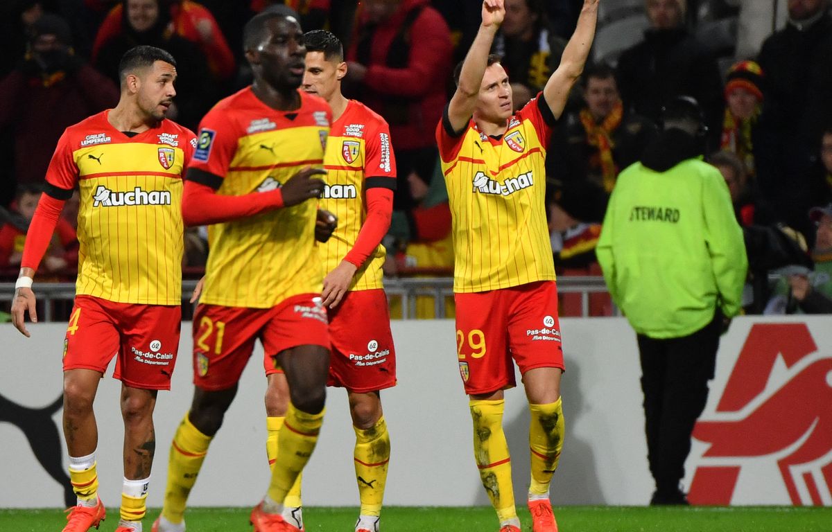 RC Lens AJ Auxerre Les Lensois restent invincibles à Bollaert et confortent leur 2e place