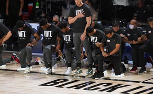 Meyers Leonard avait refusé de s'agenouiller pour l'hymne américain lors du retour de la NBA l'été dernier.