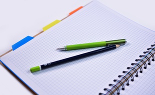 Illustration de fourniture scolaire.