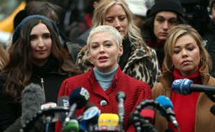 L'actrice Rose McGowan devant le tribunal de Manhattan au premier jour du procès d'Harvey Weinstein