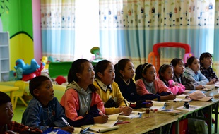 Illustration d'enfants tibétains dans le sud de la Chine.