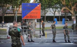 La cour d'appel de Montpellier a confirmé mercredi la condamnation de deux ans de prison avec sursis infligée en première instance à Nicolas Vizioz, l'auteur des tirs qui avaient fait seize blessés lors d'une démonstration du 3e RPIMa à Carcassonne (Aude) en juin 2008, mais a relaxé les officiers.