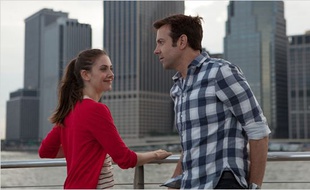 Alison Brie et Jason Sudeikis dans Jamais entre amis