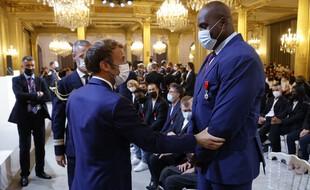 Emmanuel Macron et Teddy Riner, le 13 septembre 2021 à l'Elysée.