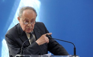 L'ancien Premier ministre socialiste français Michel Rocard, en visite pour quelques jours à Téhéran, "n'est porteur d'aucun message ni investi d'aucune mission" par le président élu socialiste français François Hollande, a indiqué samedi à l'AFP son entourage chargé de diplomatie.