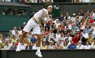 Le Suisse Roger Federer, N.1 mondial, s'est qualifié pour les huitièmes de finale de Wimbledon en battant vendredi le Français Marc Gicquel en trois sets 6-3, 6-3, 6-1.